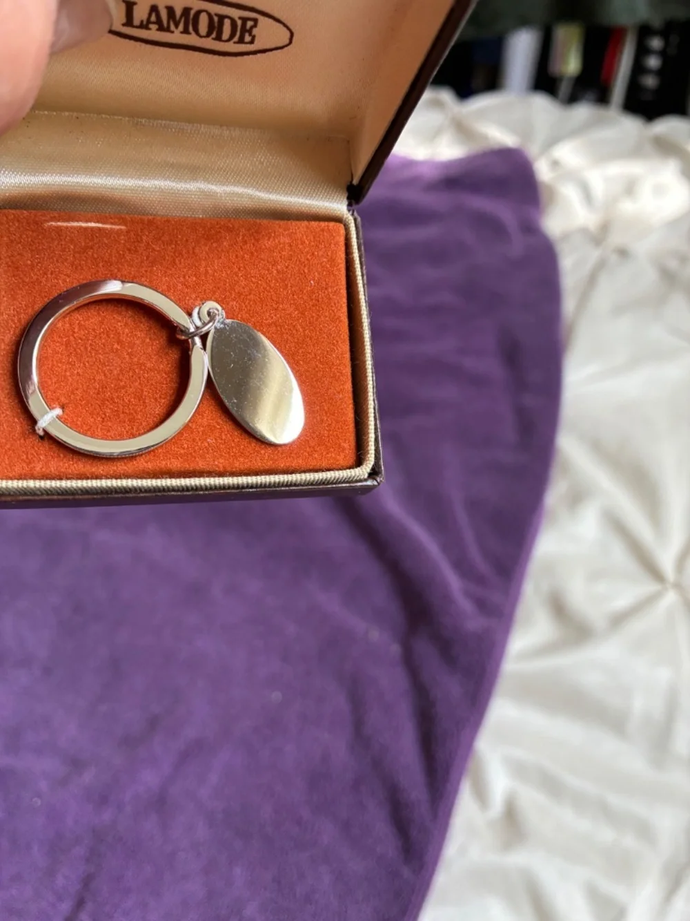 New in box Lamode Silver Keyring with Engravable Tag